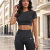 Ensemble effet denim FITTO avec logo validé sur la hanche gauche