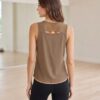 T-shirt Véla FITTO porté dans un studio de fitness