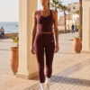Ensemble Lyra FITTO porté sur une promenade côtière